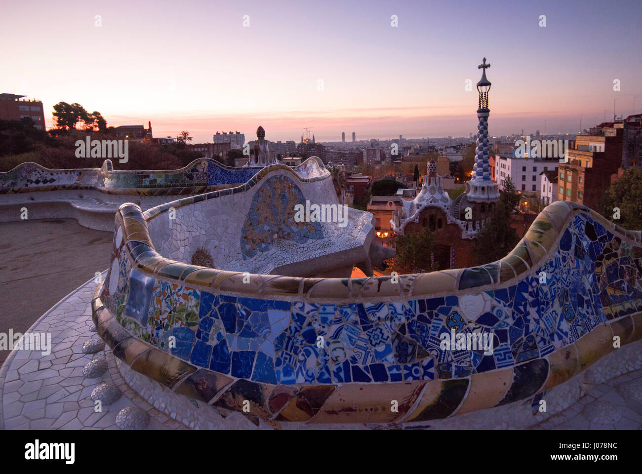 Lever du soleil sur la terrasse du Parc Guell à Barcelone Espagne Europe Banque D'Images