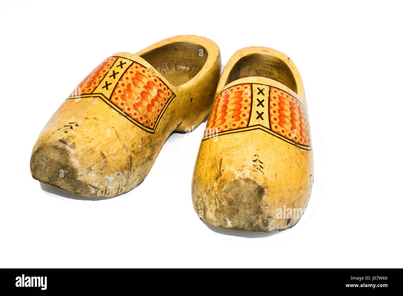 Vieux et sale des chaussures en bois, chaussures traditionnelles néerlandaises Banque D'Images