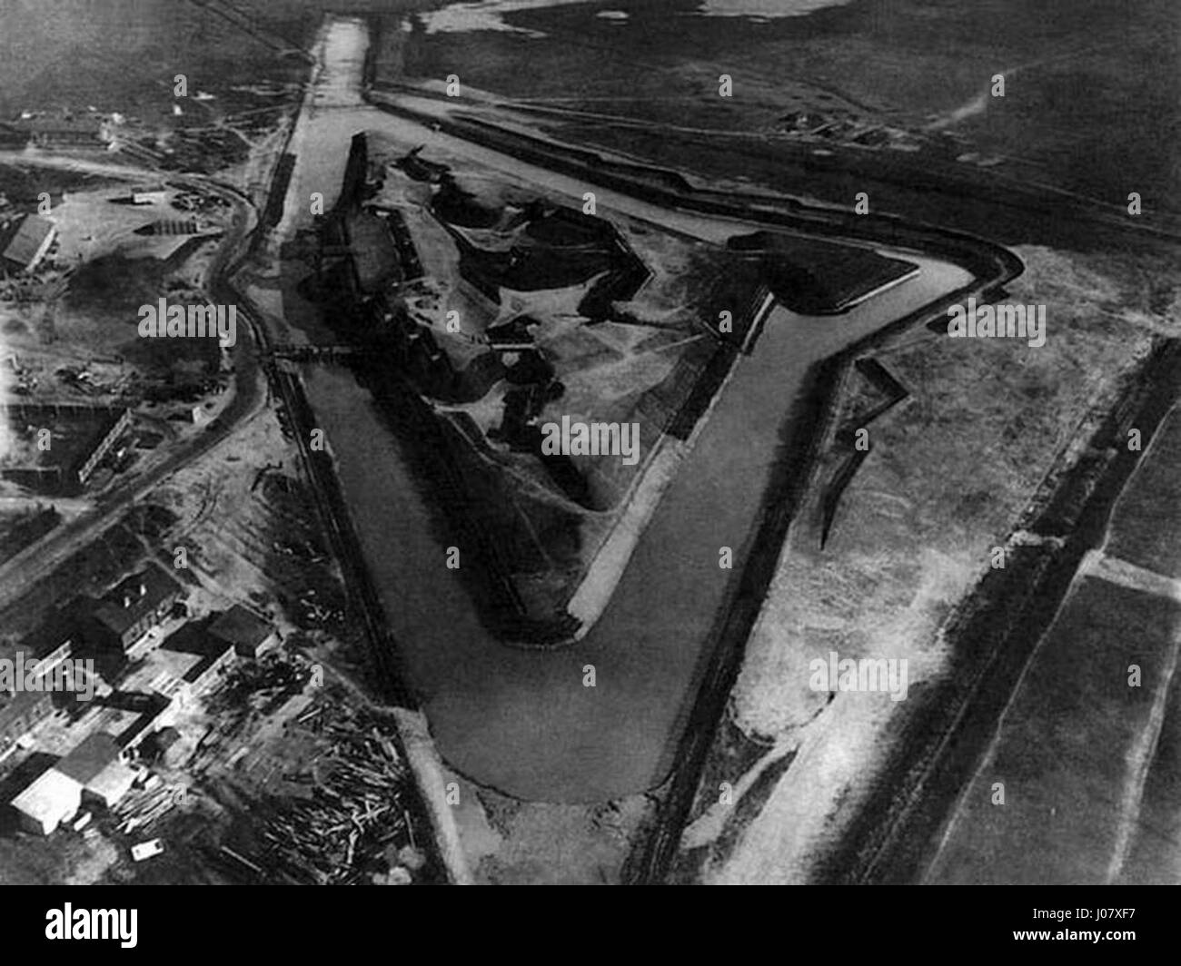 Pyotr Ilyich Tchaïkovski, l’un des plus grands compositeurs de Russie, est représenté dans cette œuvre. Ses compositions expressives et son influence sur la musique classique sont des thèmes centraux, reflétant son statut de figure monumentale dans le monde de la musique. Banque D'Images