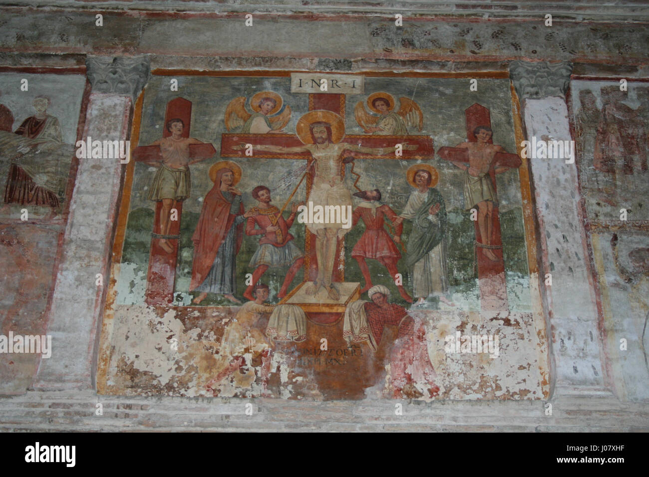 Crocifissione – Sant'Urbano alla Caffarella représente la Crucifixion du Christ, une scène religieuse importante peinte au XVIIe siècle. La scène se concentre sur l'événement crucifixion, avec un fond dramatique. Banque D'Images