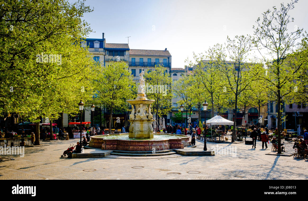 La fontaine au centre de la Place Carnot à Carcassonne, France Banque D'Images