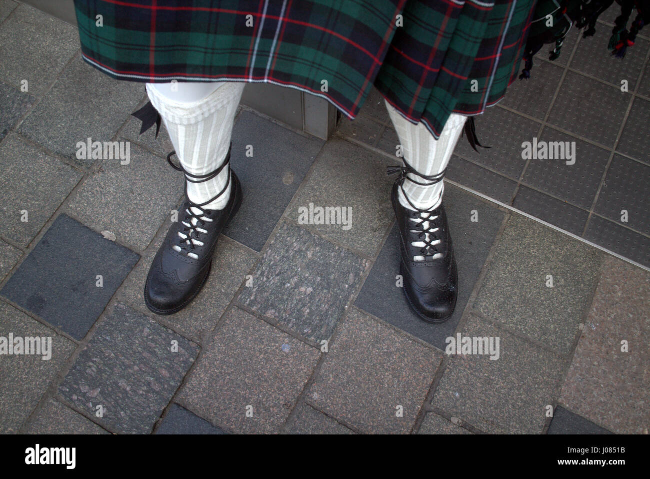 Gillie brogues et chaussettes vu de kilt sur dummy Banque D'Images