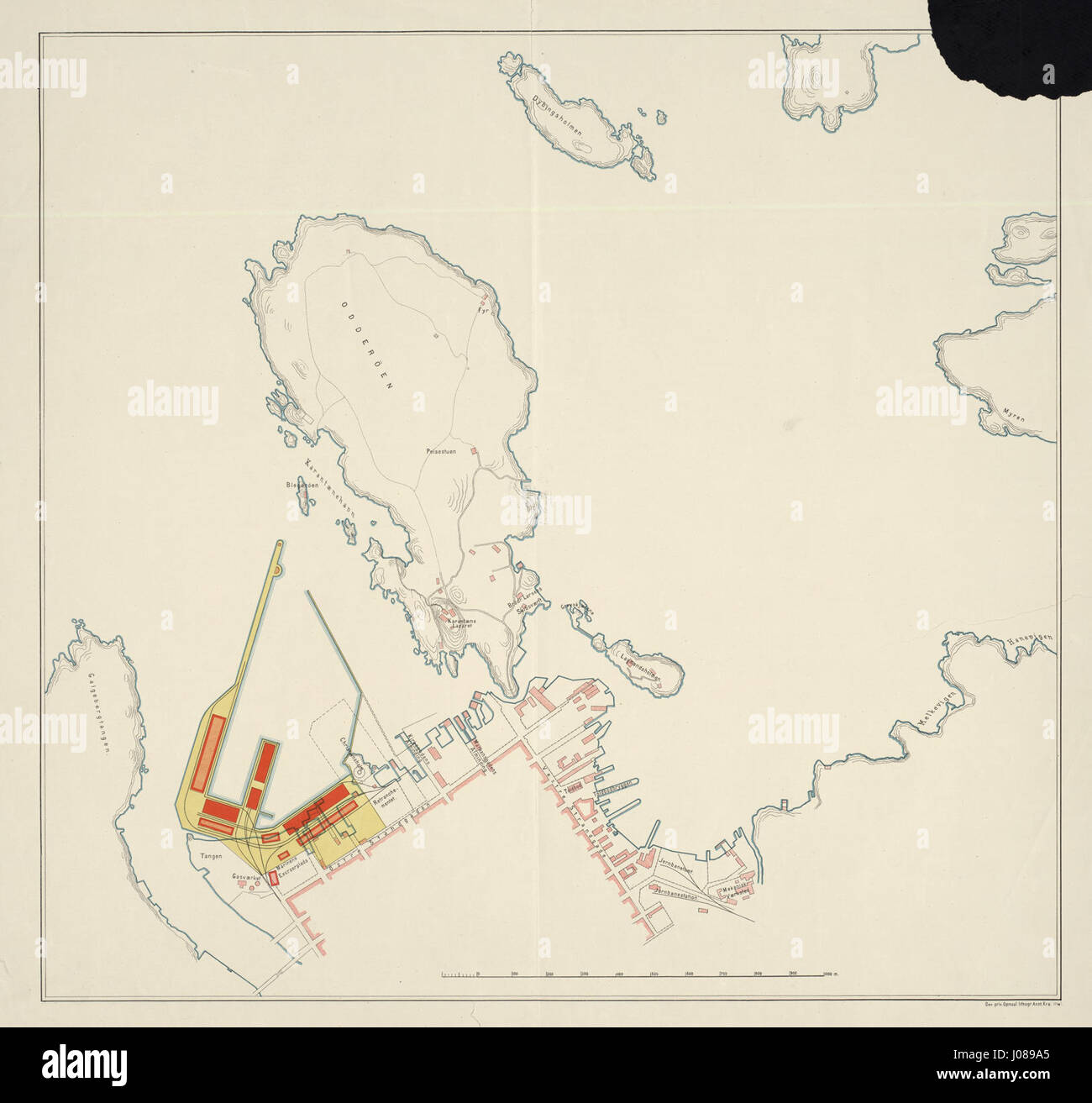Cette photographie historique, 'Odderen, Christiansand', documente l'architecture et le paysage urbain de la ville de Christiansand (aujourd'hui Kristiansand) en Norvège, capturant un moment de son développement au XIXe siècle. Banque D'Images
