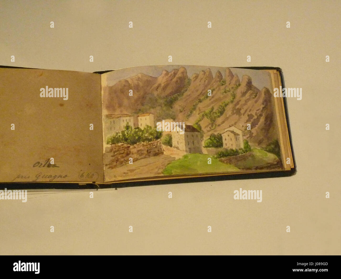 Maisons sans cheminée de Jean Nicolas Karth représente des maisons sans cheminée, suggérant une région ou un contexte culturel spécifique, avec un accent sur les éléments architecturaux minimalistes et l’absence de caractéristiques traditionnelles comme les cheminées. Banque D'Images