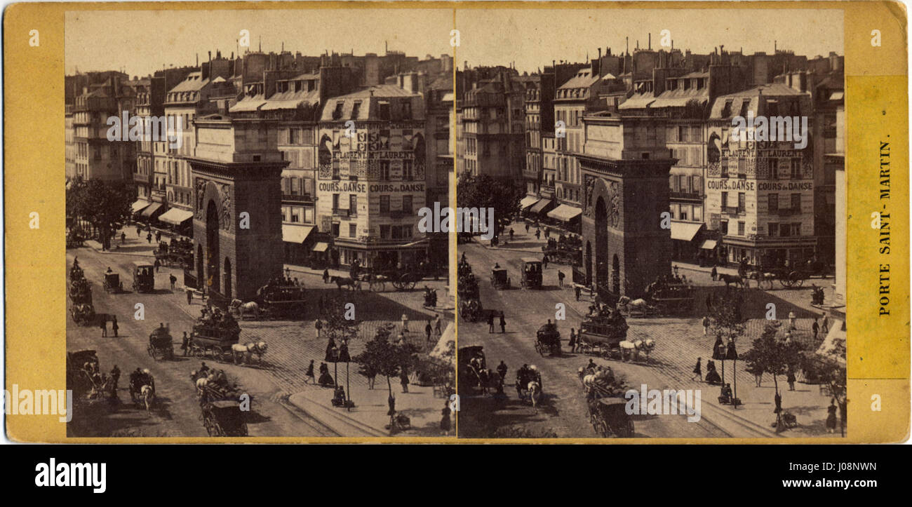 Cette image capture une vue de Paris à la fin du XIXe siècle, plus précisément de la porte Saint-Martin dans les années 1860-70 La scène de rue animée révèle le dynamisme de la vie urbaine, avec des piétons, des calèches et des détails architecturaux mettant en valeur la vie quotidienne parisienne et l'urbanisme. Banque D'Images