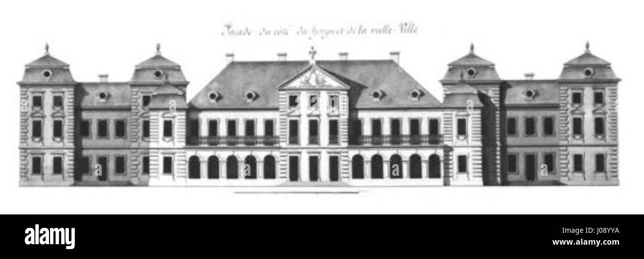 L'élévation arrière du manoir Wisniowiec est un bel exemple d'architecture classique, avec un design équilibré avec des détails complexes et une disposition symétrique. Cette structure reflète le style architectural du XVIIIe siècle. Banque D'Images