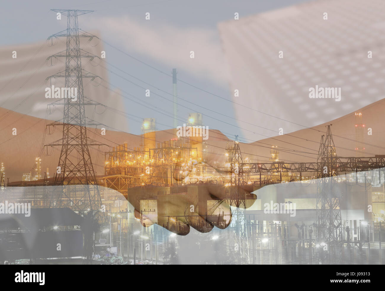 Double exposition de raffineries de pétrole et des poignées de main dans la notion de négociation et de présentation. Banque D'Images