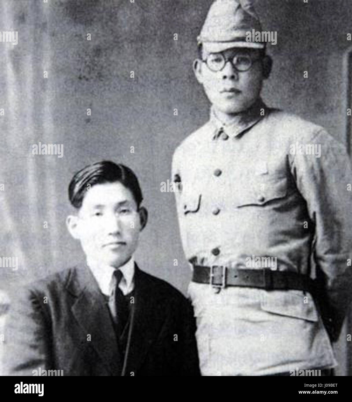 Ce titre semble faire référence à une œuvre encodée dans un format ou un jeu de caractères non standard. Le contenu semble faire référence à une illustration ou un document, bien que le sujet spécifique reste flou en raison de problèmes d'encodage. Banque D'Images