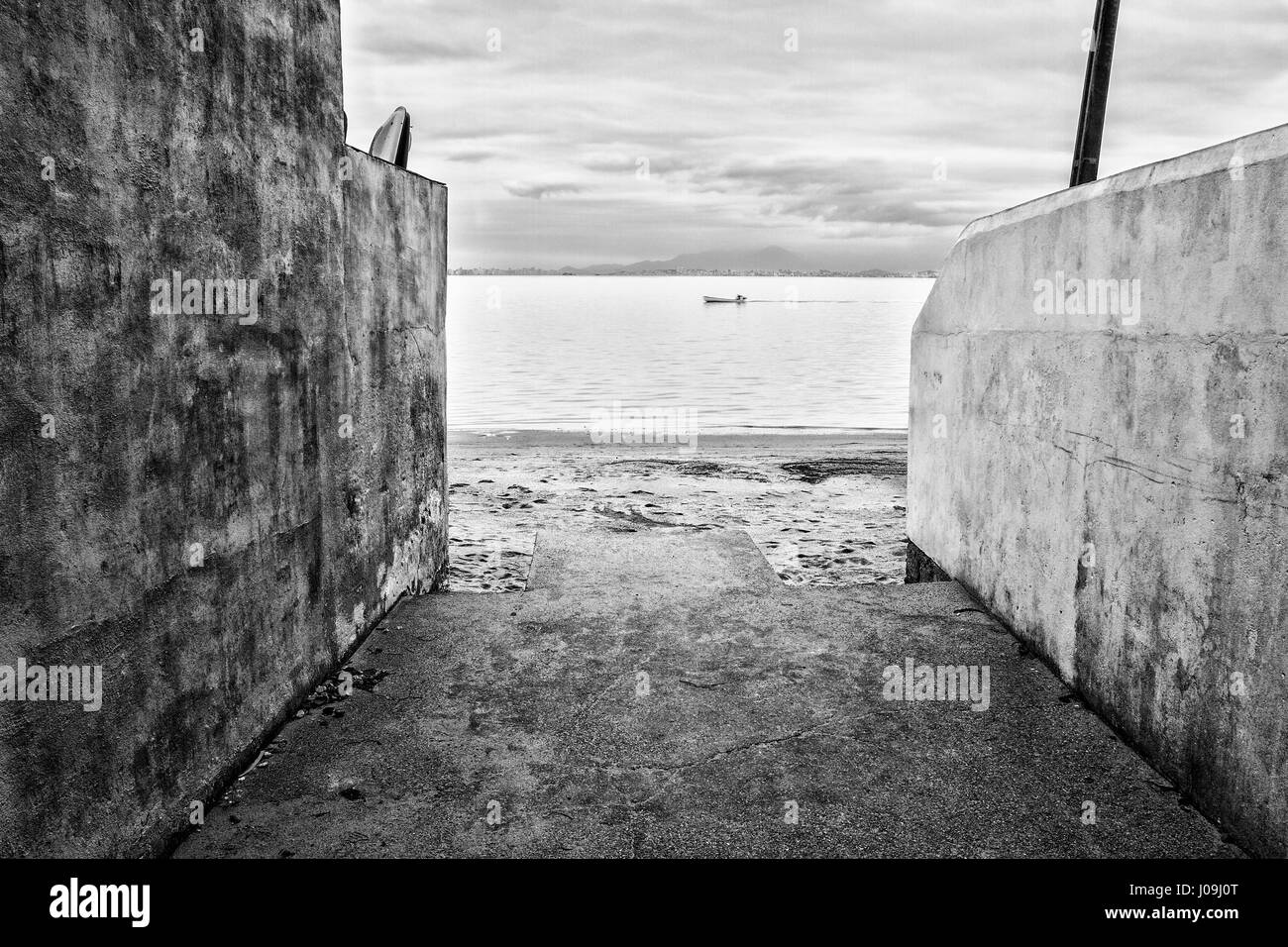 Dans une plage de Sambaqui, emplacement à Santo Antonio de Lisboa district. Florianopolis, Santa Catarina, Brésil. Banque D'Images