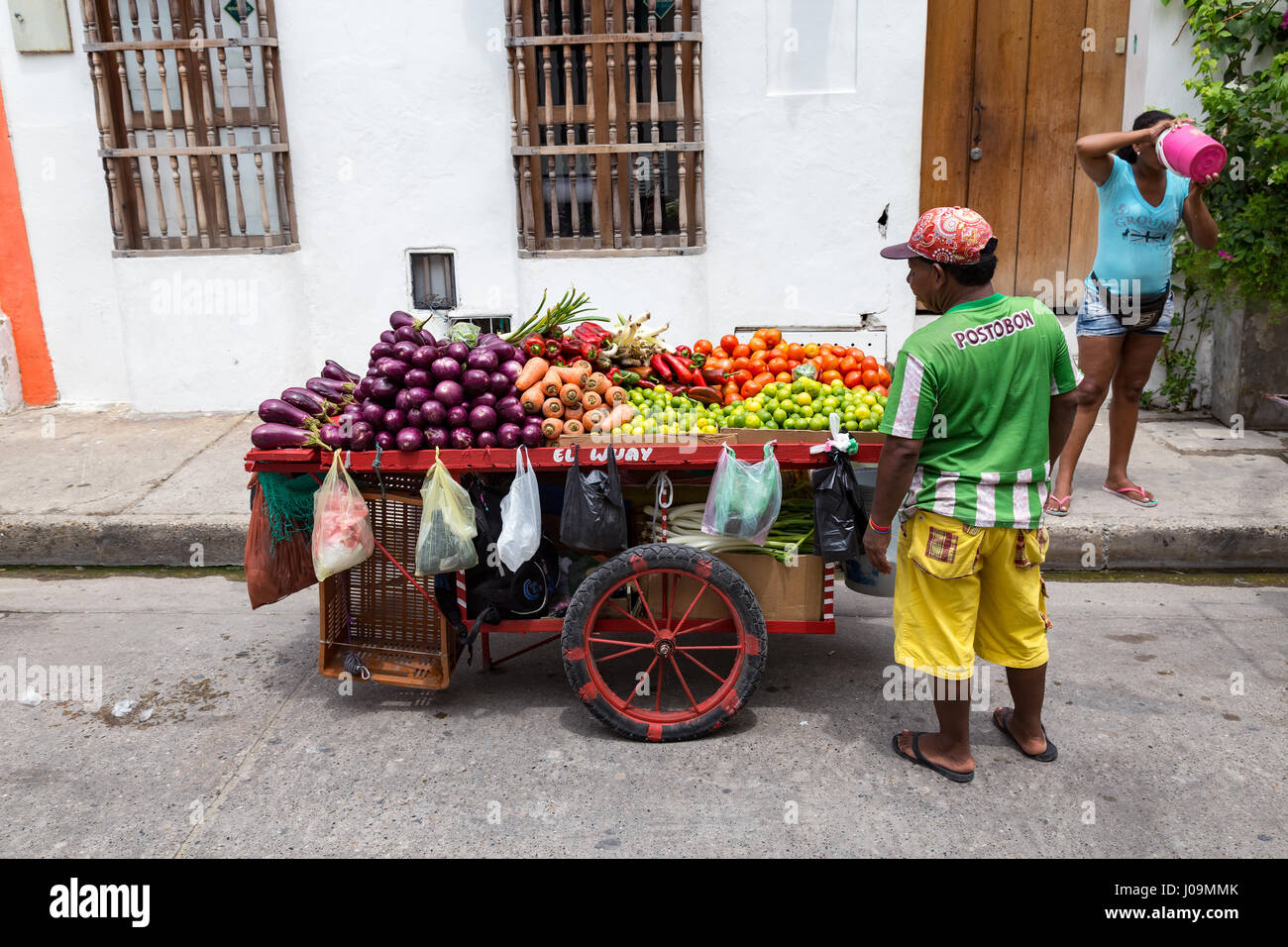 CARTAGENA, COLOMBIE - 24 mai : les vendeurs de vendre non identifiés dans les fruits tropicaux de quartier Getsemani Cartagena, Colombie le 24 mai 2016. Banque D'Images