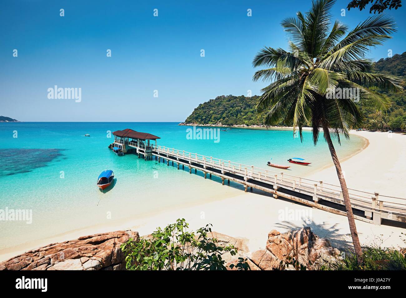 Journée ensoleillée sur la plage idyllique. Îles Perhentian en Malaisie. Banque D'Images