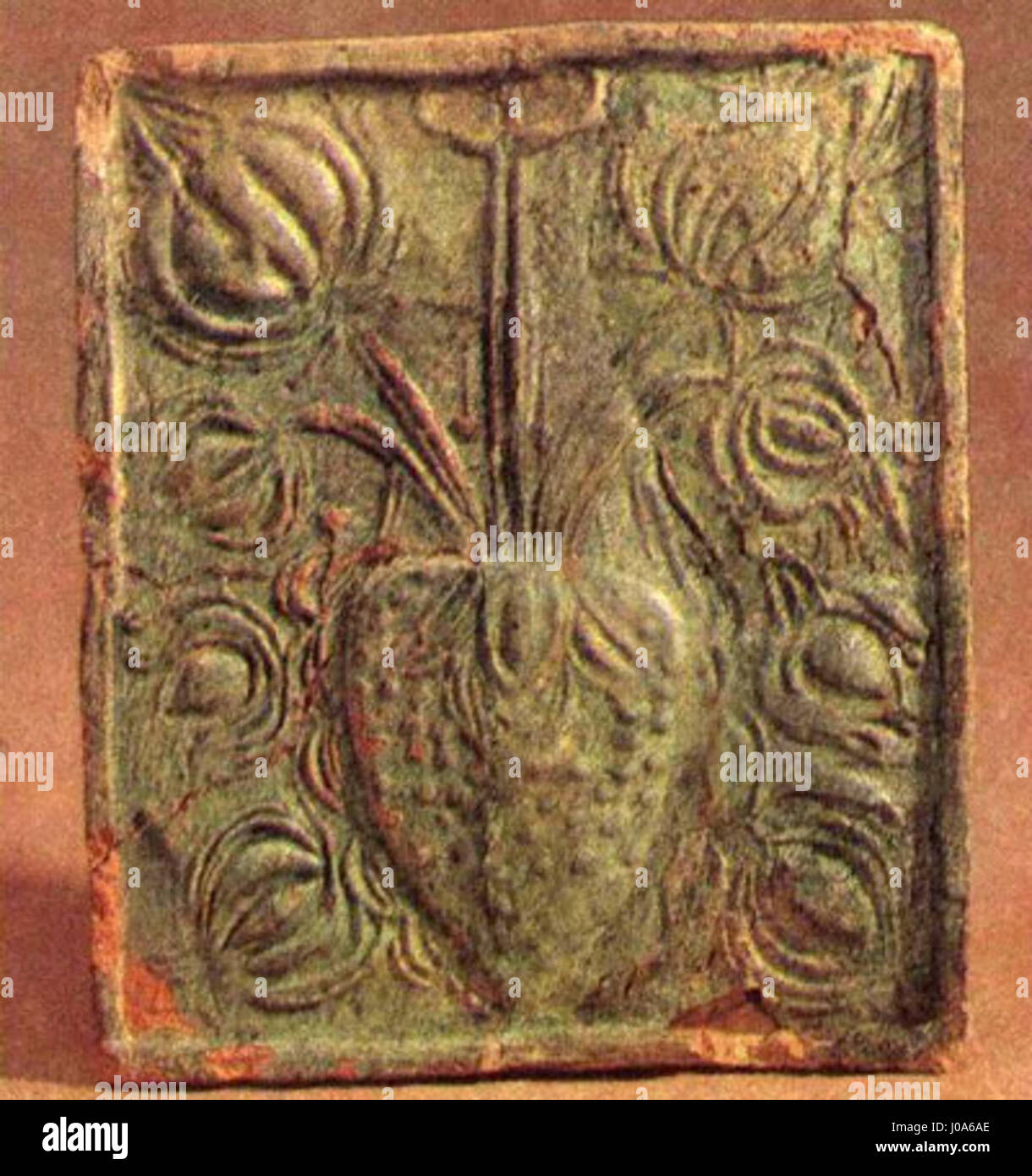 Le 'Пейзаж с горой и лесом' (paysage avec montagne et forêt) est une peinture russe du XVIIe siècle mettant en valeur la beauté naturelle, avec des montagnes imposantes et des forêts denses typiques des paysages russes de cette période. Banque D'Images