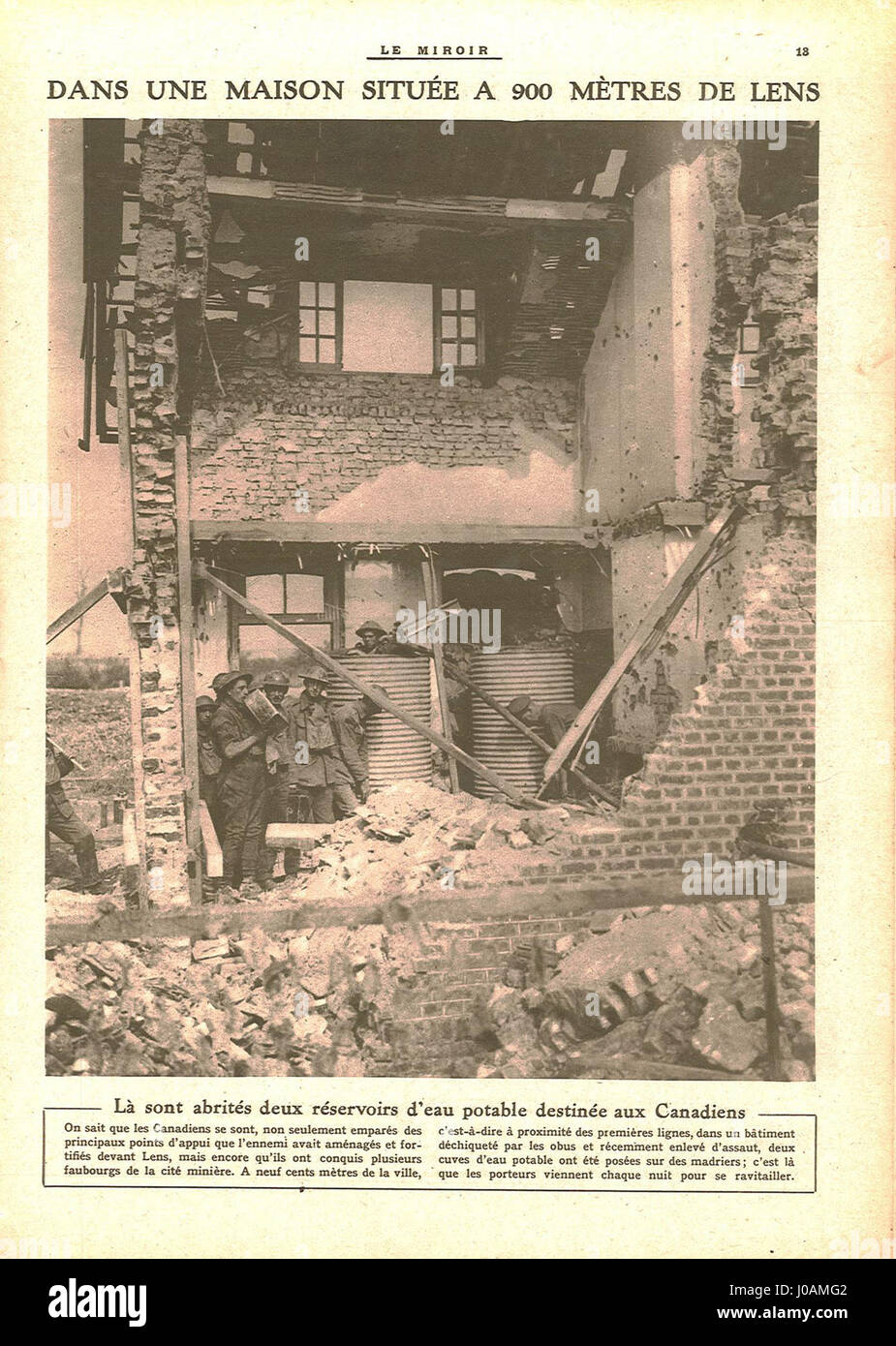 L'édition n°203 de 'le miroir' du dimanche 14 octobre 1917, présente un contenu historique important de la première Guerre mondiale. Le journal présente des représentations visuelles et écrites de la guerre en cours, capturant les événements et les sentiments de guerre à l'époque. Banque D'Images