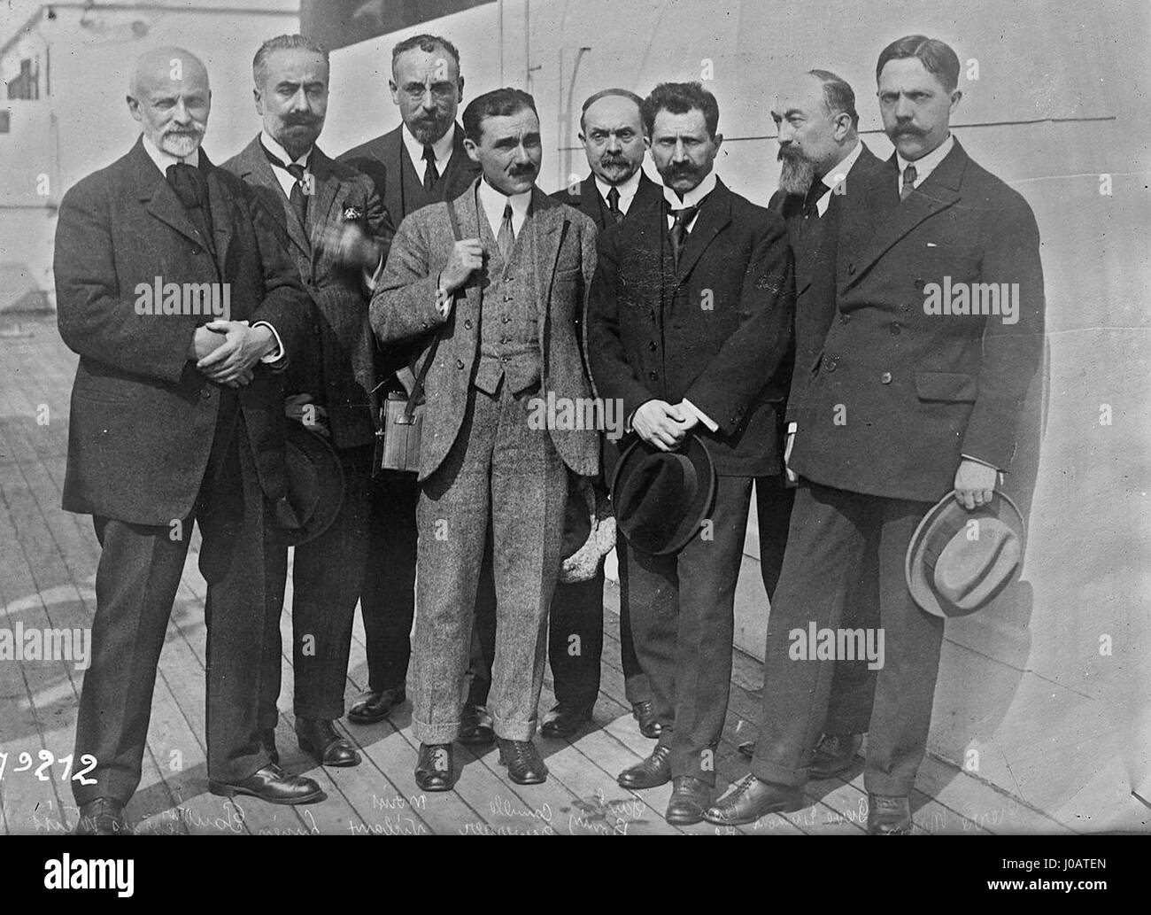 En 1922, l’Université de Strasbourg a mené une mission d’extraction de l’insuline, marquant une avancée scientifique majeure dans le domaine médical. Cette recherche a joué un rôle central dans le développement de traitements modernes du diabète et dans l'histoire de l'endocrinologie. Banque D'Images