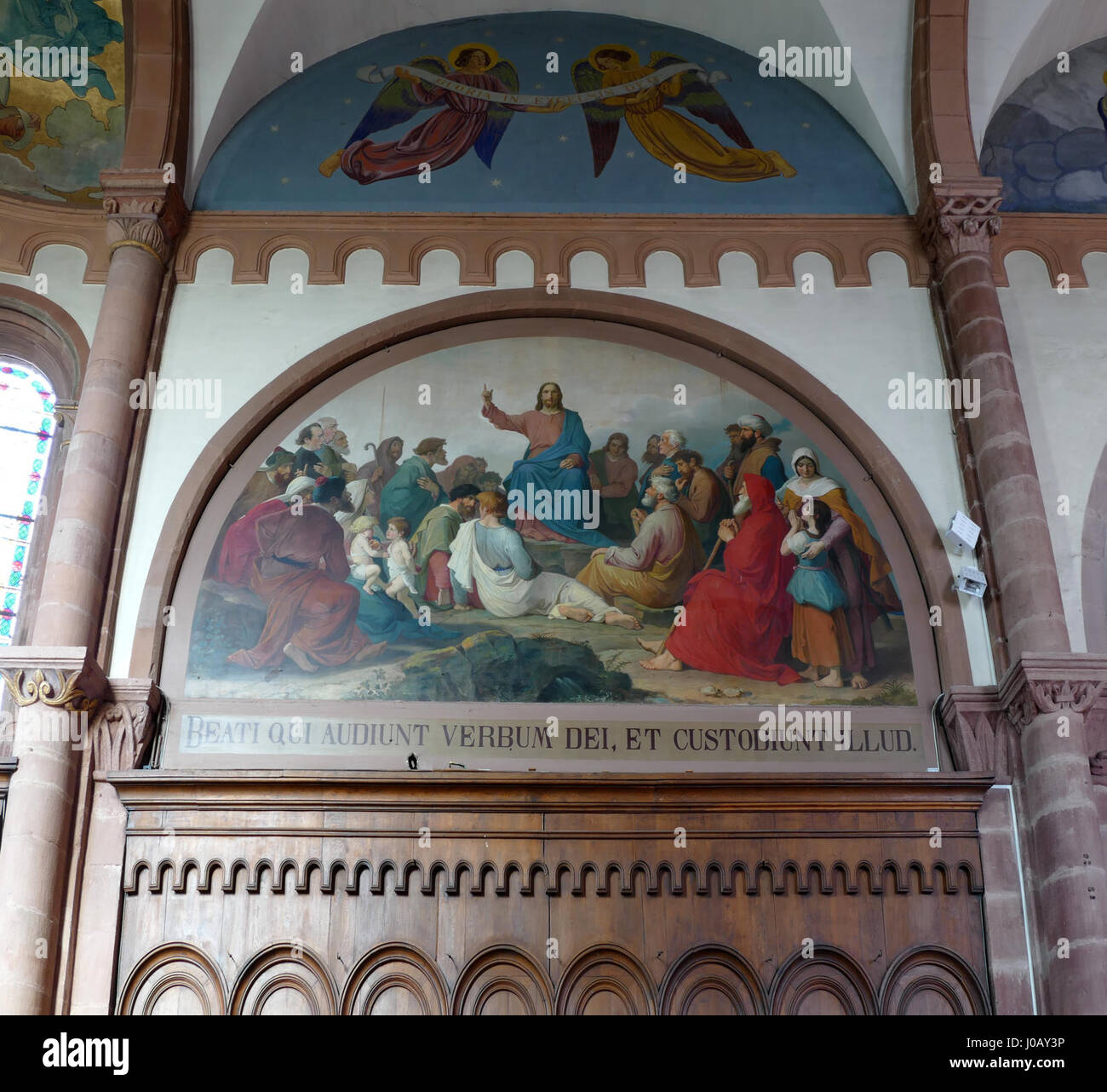 Saales StBarthélemy, datée de 156, représente un édifice religieux historique important, reflétant l'architecture et les éléments culturels de l'époque en Europe. Banque D'Images