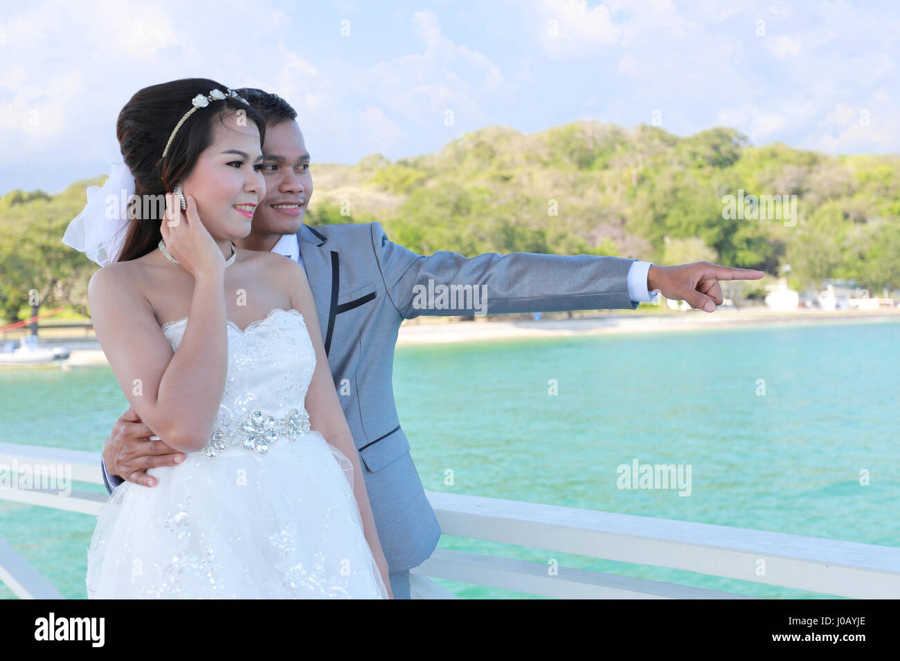 Photographie de mariage des couples avant thai à Koh Si Chang Island concept dans la mémoire de l'amour. Banque D'Images