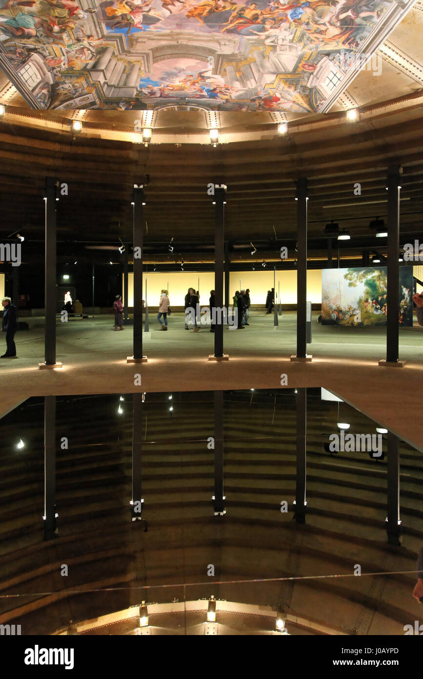 Le « gazomètre » d'Oberhausen, avec sa structure emblématique, est présenté dans l'exposition « Der schöne Schein 10 ies », mettant l'accent sur l'intersection de l'architecture industrielle et de l'architecture industrielle Banque D'Images