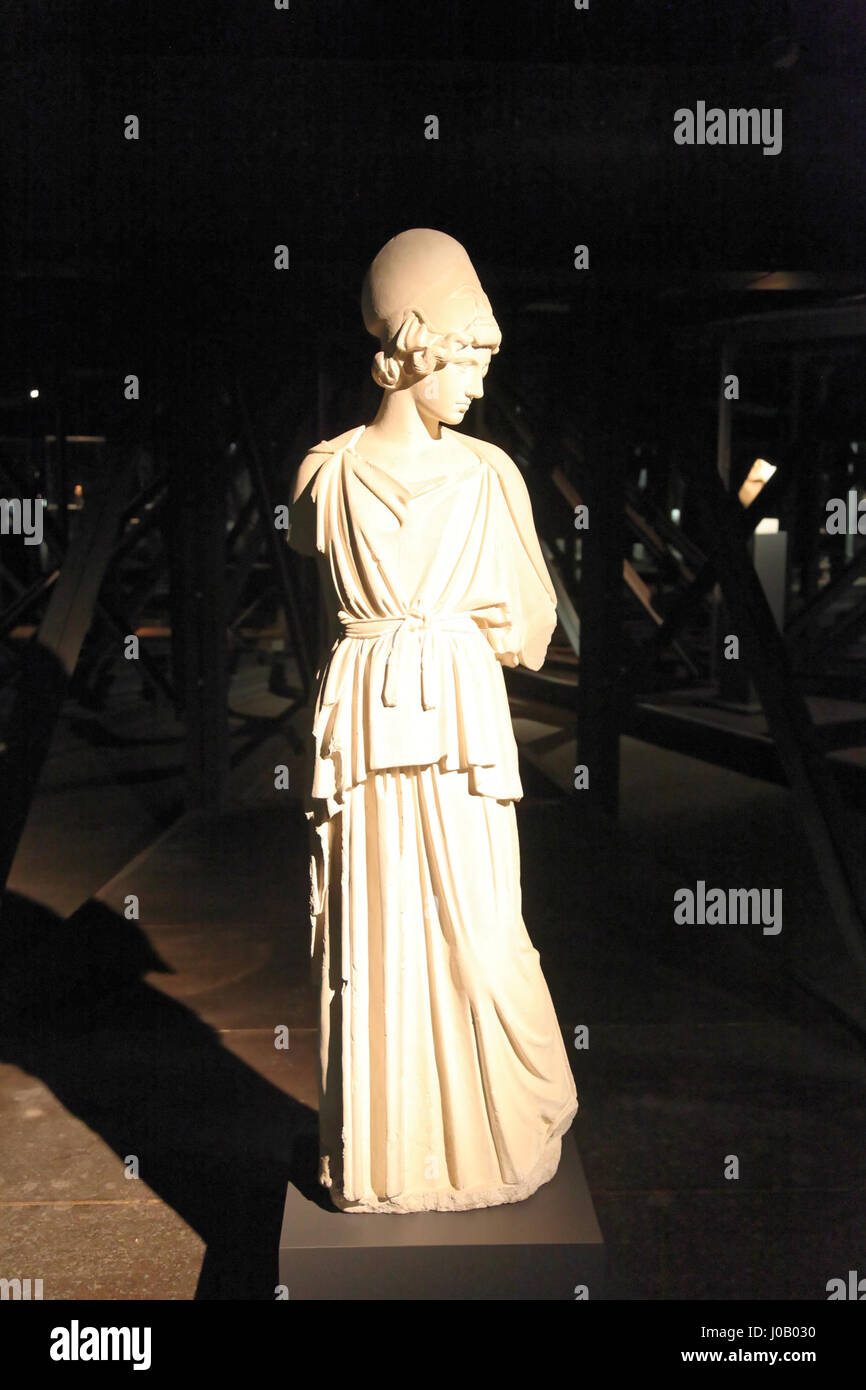 « Der schöne Schein » dans le Gasometer d’Oberhausen est une installation artistique mêlant architecture industrielle et art contemporain, créant une expérience visuelle saisissante à l’intérieur de la structure emblématique. Banque D'Images