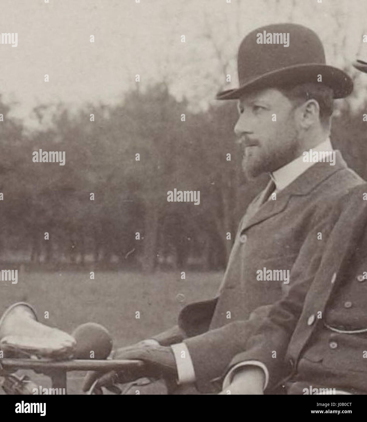 Léon Serpollet, figure importante des débuts de l'histoire automobile, est représenté dans un portrait de 1900. Les travaux de Serpollet ont contribué au développement des véhicules à vapeur en France à la fin du XIXe et au début du XXe siècle. Banque D'Images