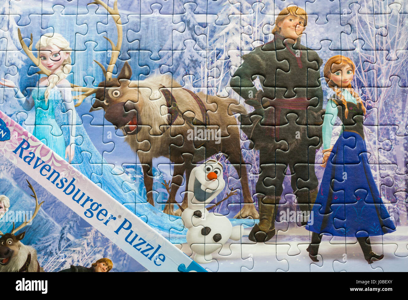 Dans le domaine de la reine des neiges Frozen Disney - Ravensburger puzzle par Banque D'Images