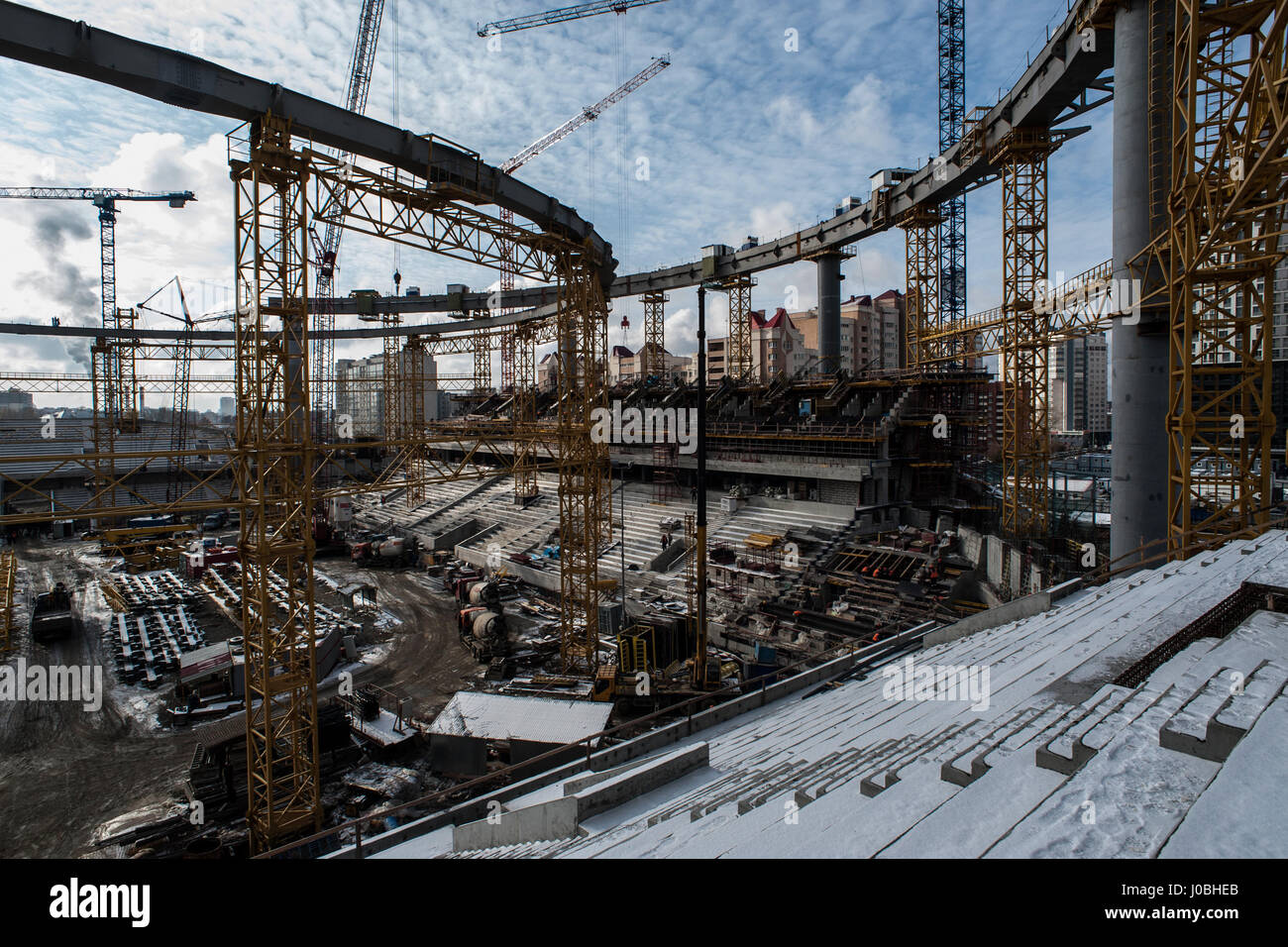 Site de construction du Stade central de Ekaterinbourg. Il a ouvert ses portes en 1957 et a été entièrement rénové à 28 000 en 2011 capacité. Il n'a pas correspondre aux normes de la Coupe du Monde de la FIFA et a été détruite et reconstruite. Avec précision soviétique images montrent à quel point les deux grands stades pour la Coupe du Monde de 2018 sont polies à la perfection avec le reste bien sous la voie. Contrairement aux précédents travaux d'infrastructure pour la farce et de l'Afrique du Sud brésilien des Coupes du monde, les images montrent qu'en Russie les 45 000 places, stade de Kazan Rubin Kazan, et le Otkrytiye Arena, domicile de Spartak, ont déjà été Banque D'Images