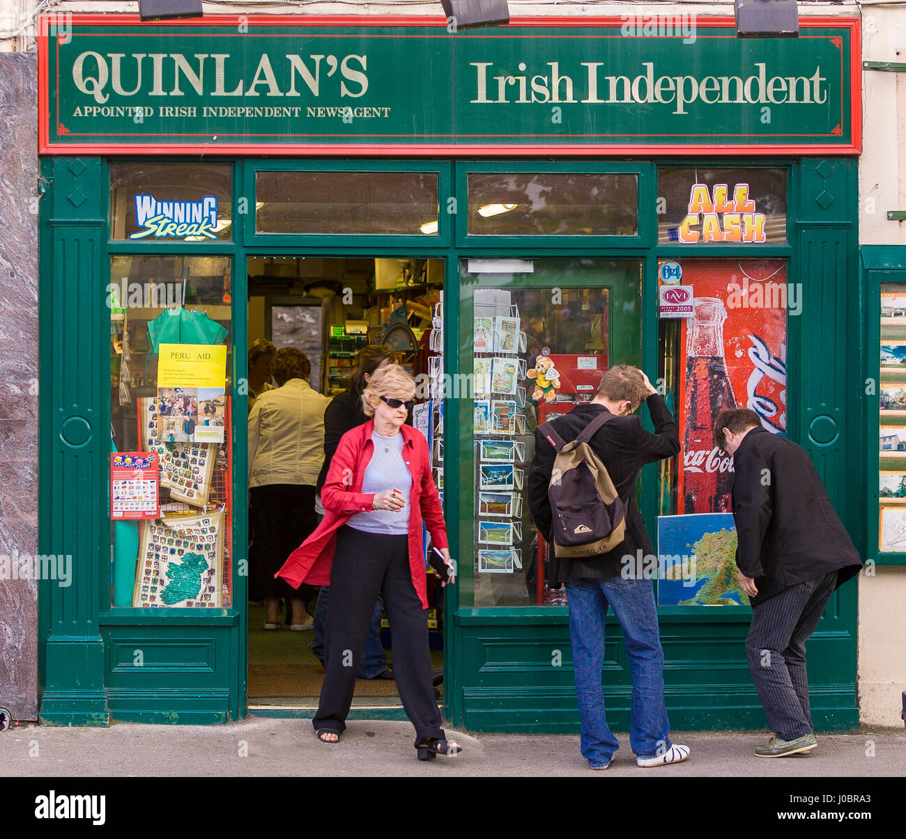 DONEGAL, IRLANDE - Quinlan's new shop dans la ville de Donegal, dans le comté de Donegal. Banque D'Images