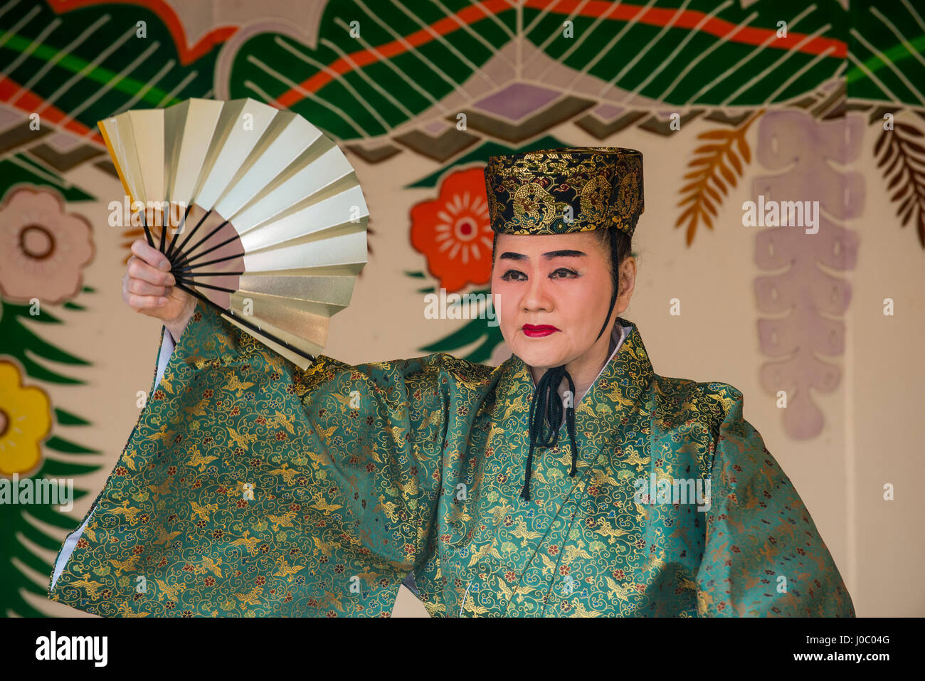Danseur traditionnel habillé, Château de Shuri, UNESCO World Heritage Site, Naha, Okinawa, Japon, Asie Banque D'Images