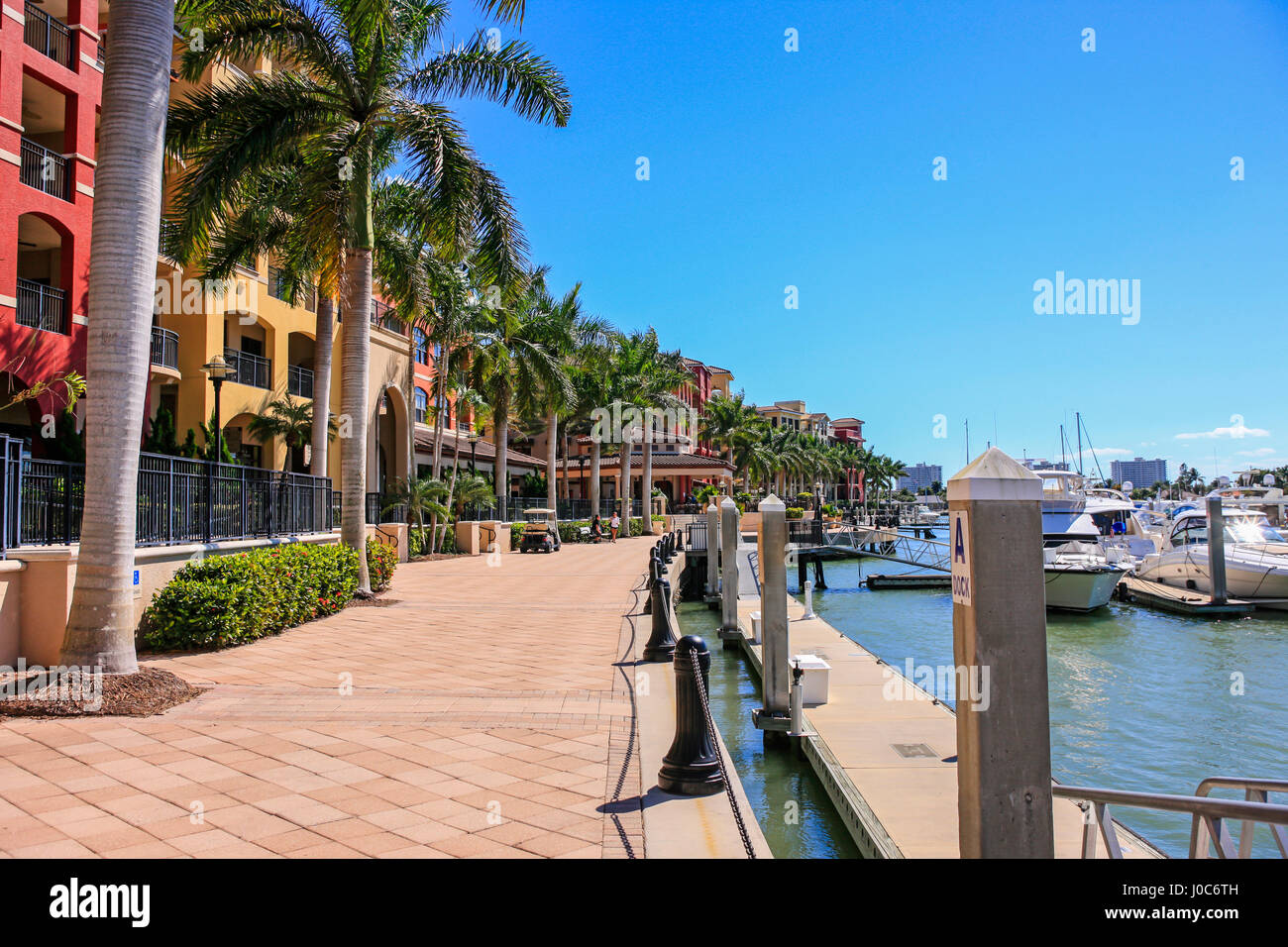 Le front de mer le long de la baie de Smokehouse sur Marco Island, en Floride Banque D'Images