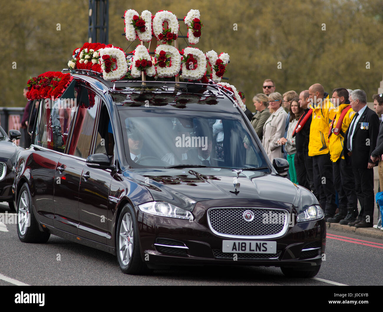 Lambeth Bridge, Londres. 10 avril 2017. Force funérailles de PC Keith Palmer tué à Westminster attaque terroriste du 22 mars. Credit : Malcolm Park Banque D'Images