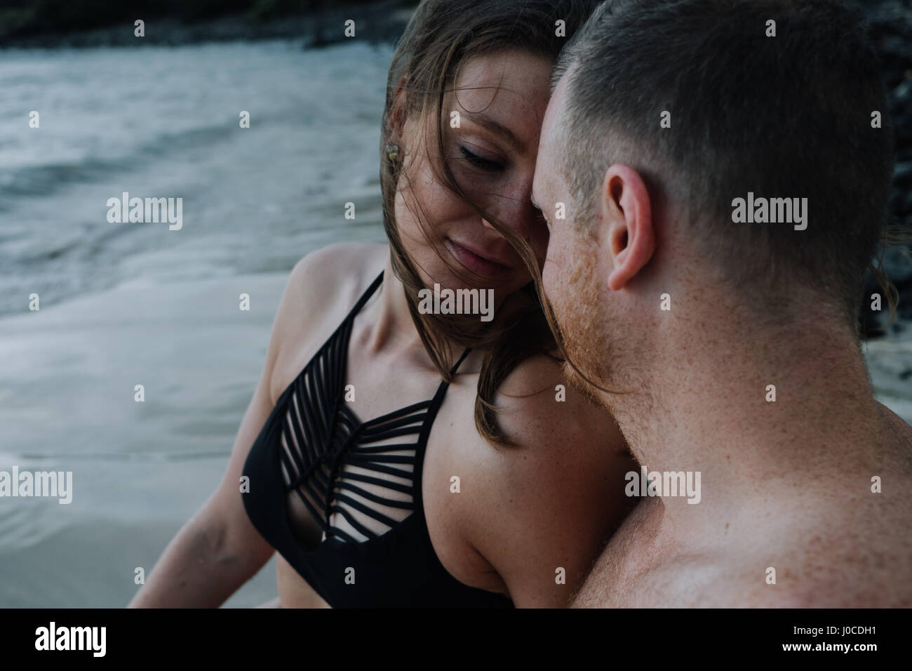 Couple at beach, à la recherche d'amour à l'autre, Saint Martin, Caraïbes Banque D'Images