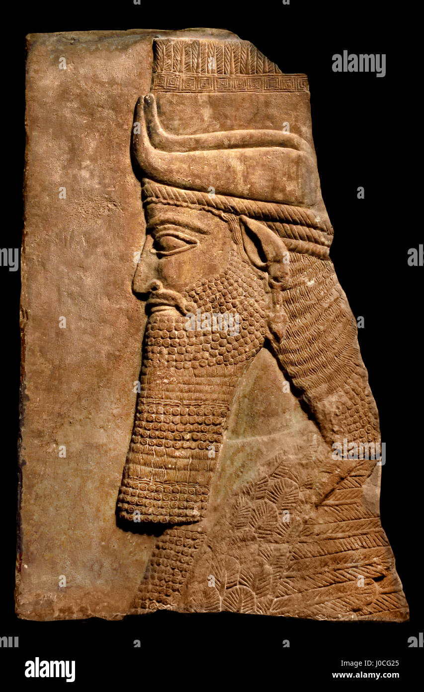 Les ailes ( à partir de la tête de Bull Tiglath Piléser, III ) 865 - 860 BC ) de la palais royal d'Assurnazirpal II Nimrud 883-859 av. J.-C. en Mésopotamie Iraq Kalhu Assyrie Banque D'Images