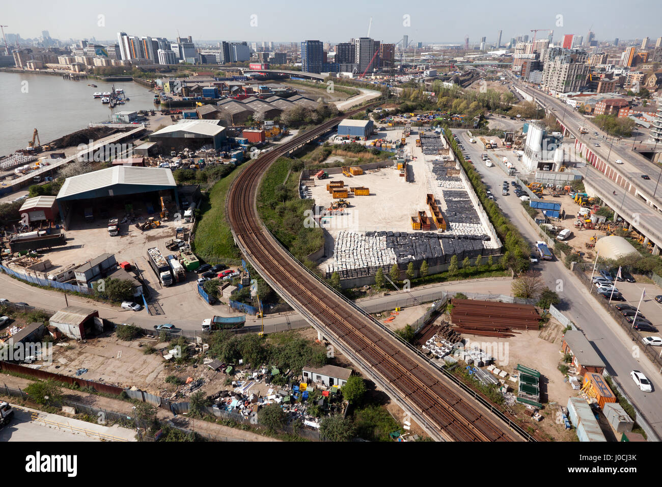 Vue aérienne à Canning Town et à l'estuaire de la rivière Lee Banque D'Images