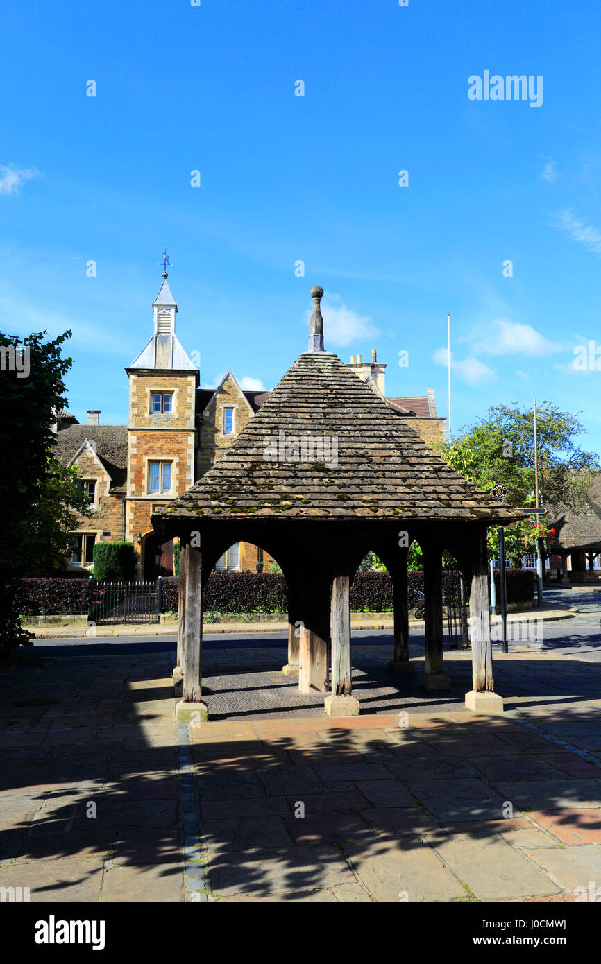 La place du marché, ville d'Oakham, Rutland Comté, Angleterre Banque D'Images