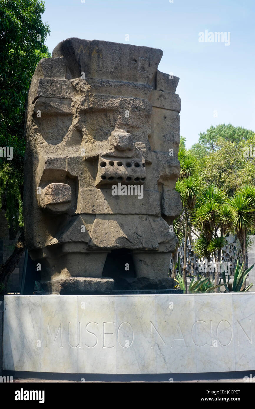 Tlaloc, le dieu aztèque de la pluie statue précolombienne au Musée d'anthropologie (Museo Nacional de Anthropologia) dans le parc de Chapultepec, Mexico, Mexique Banque D'Images