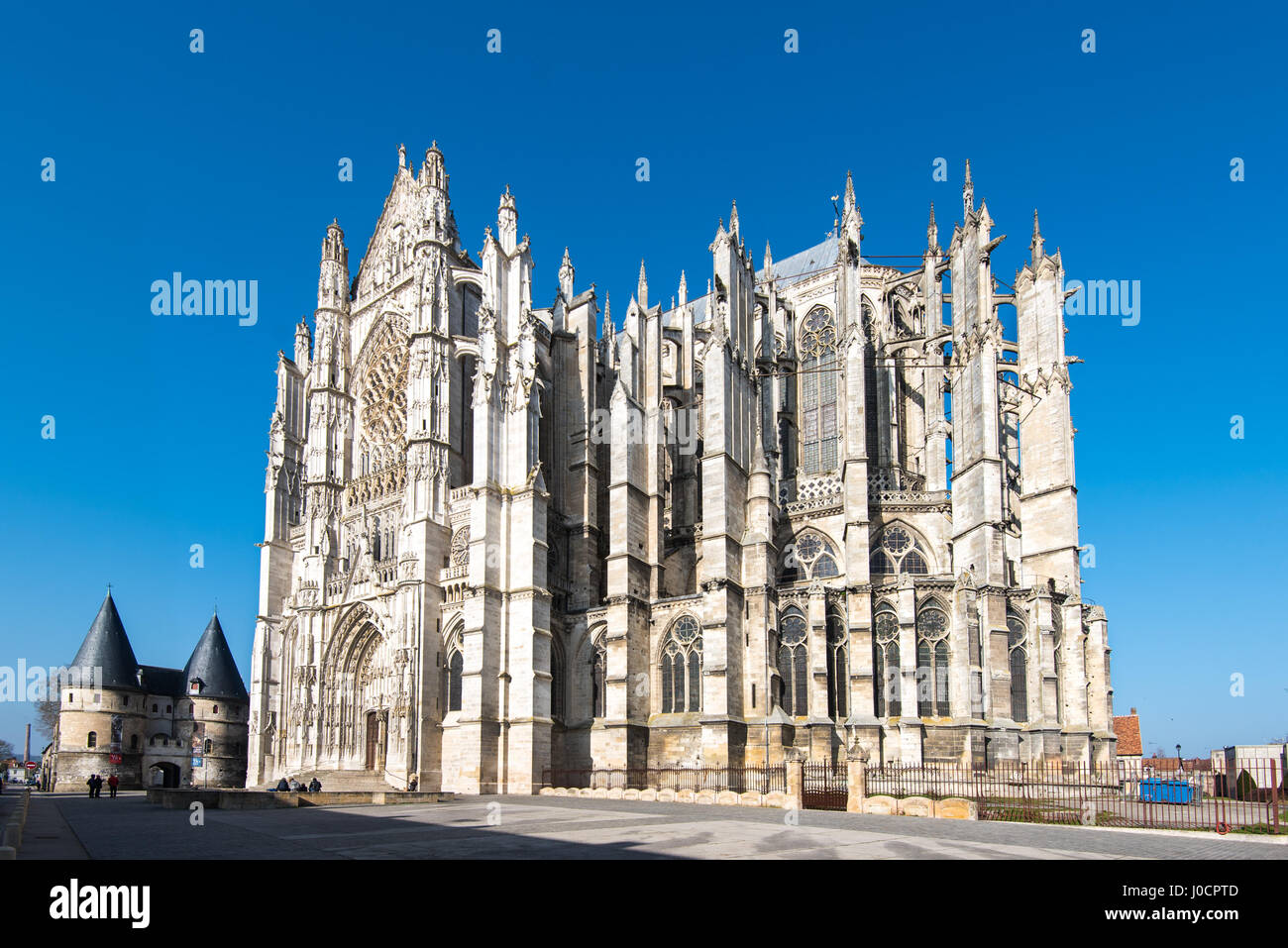 La cathédrale de Beauvais et la maison de l'évêque, Beauvais, France. Banque D'Images