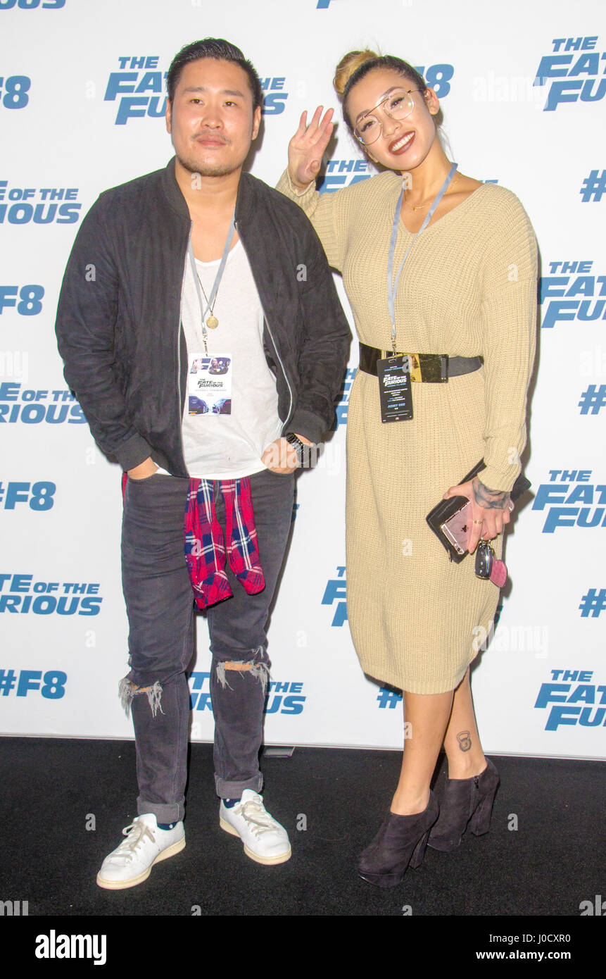 Sydney, Australie. Apr 11, 2017. VIP et assister à l'célébrités sort de la furieux tapis noir première du film qui a eu lieu au quartier de divertissement Hoyt à Sydney, Australie. Sur la photo, David et Betty (Ma cuisine) : règles de crédit/mjmediabox Alamy Live News Banque D'Images