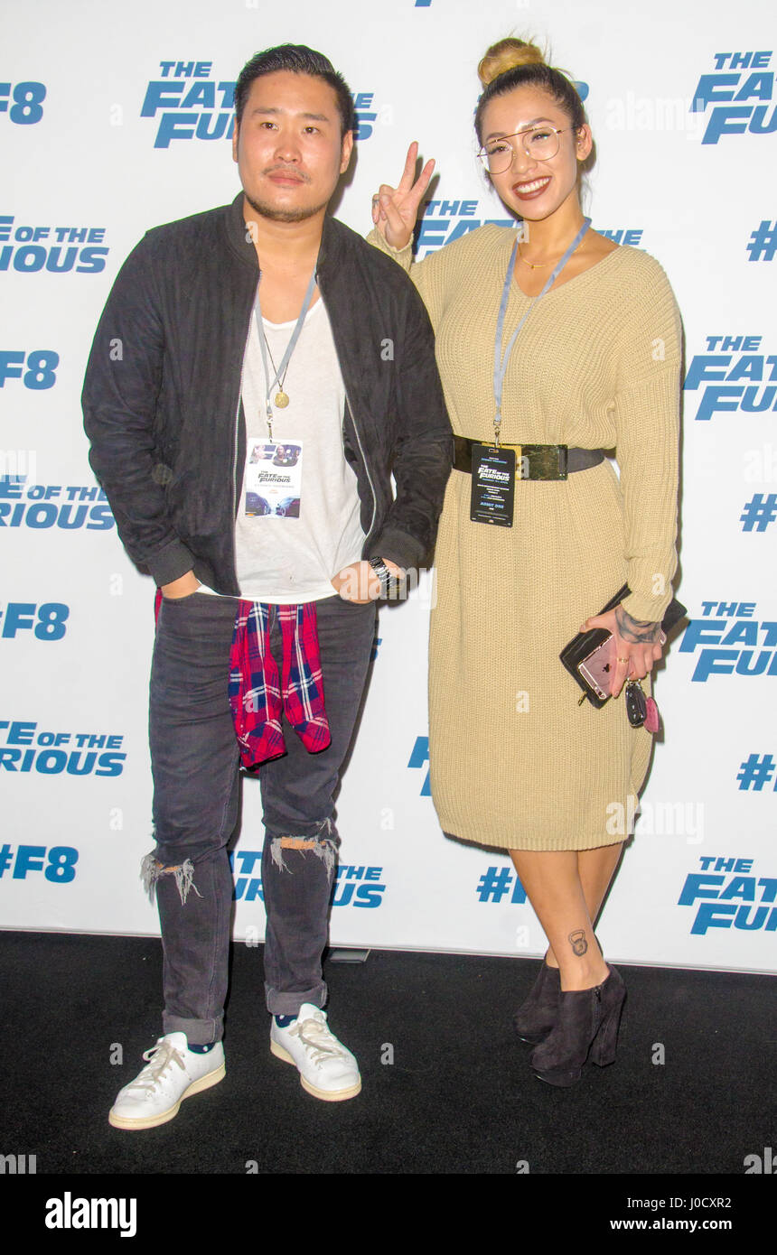 Sydney, Australie. Apr 11, 2017. VIP et assister à l'célébrités sort de la furieux tapis noir première du film qui a eu lieu au quartier de divertissement Hoyt à Sydney, Australie. Sur la photo, David et Betty (Ma cuisine) : règles de crédit/mjmediabox Alamy Live News Banque D'Images
