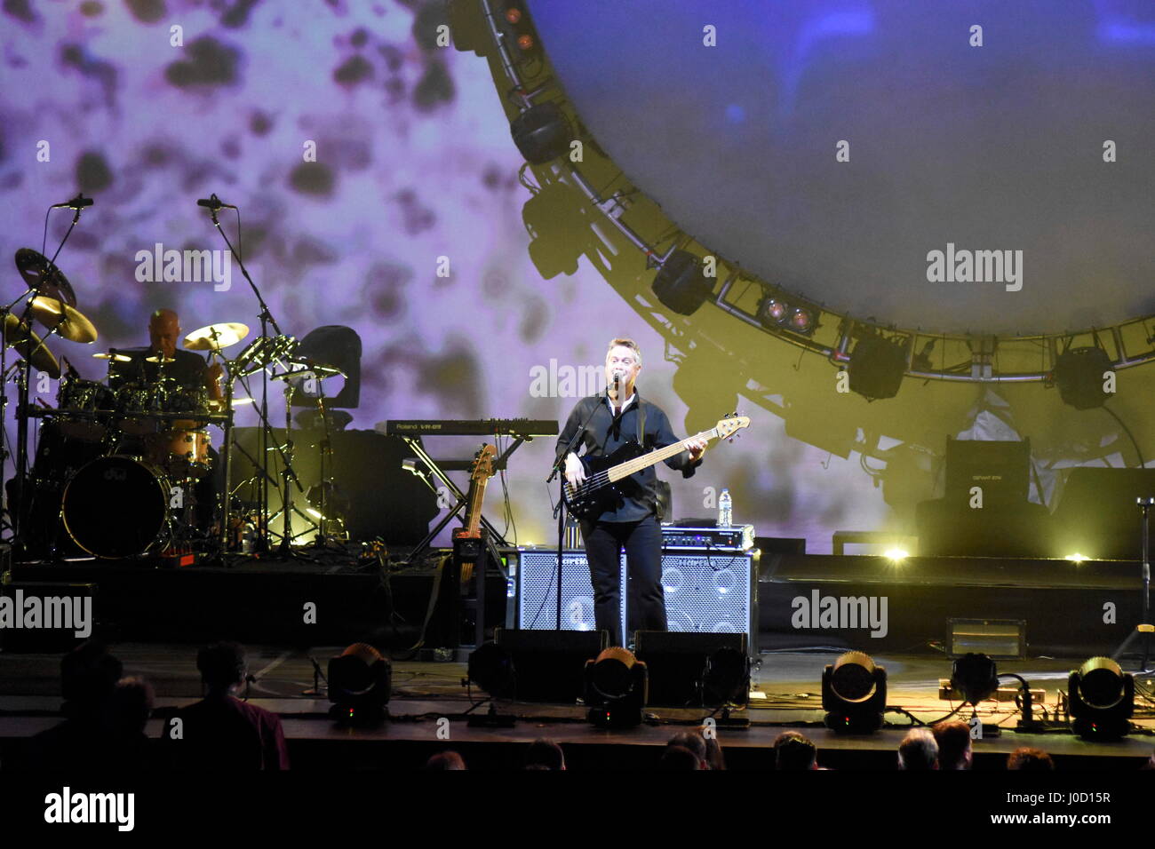 New York, New York, USA groupe Hommage à Pink Floyd Brit Floyd effectue au Radio City Music Hall. 10 avr, 2017. Crédit : Jeffrey Geller/ZUMA/ZUMAPRESS.com/Alamy fil Live News Banque D'Images