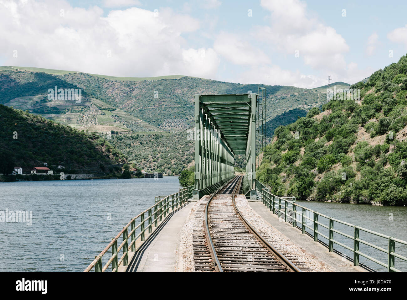 Pont ferroviaire à Ferradosa, São João da Pesqueira, Portugal. Banque D'Images