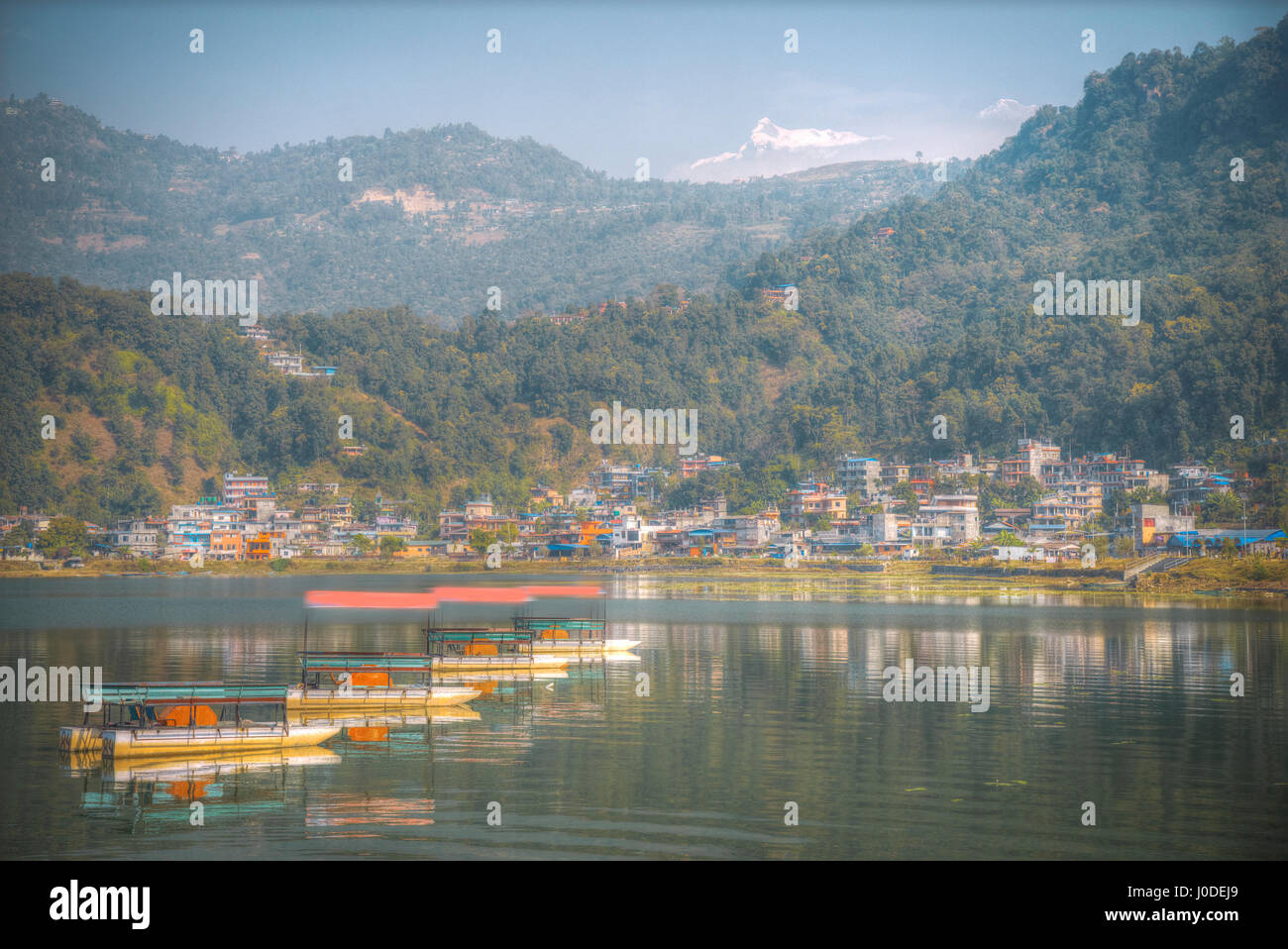 Pokhara - une ville du centre du Népal, le centre administratif du district de casques, Gandaki Zone et la région de l'Ouest. Sur les rives du lac Phewa Banque D'Images