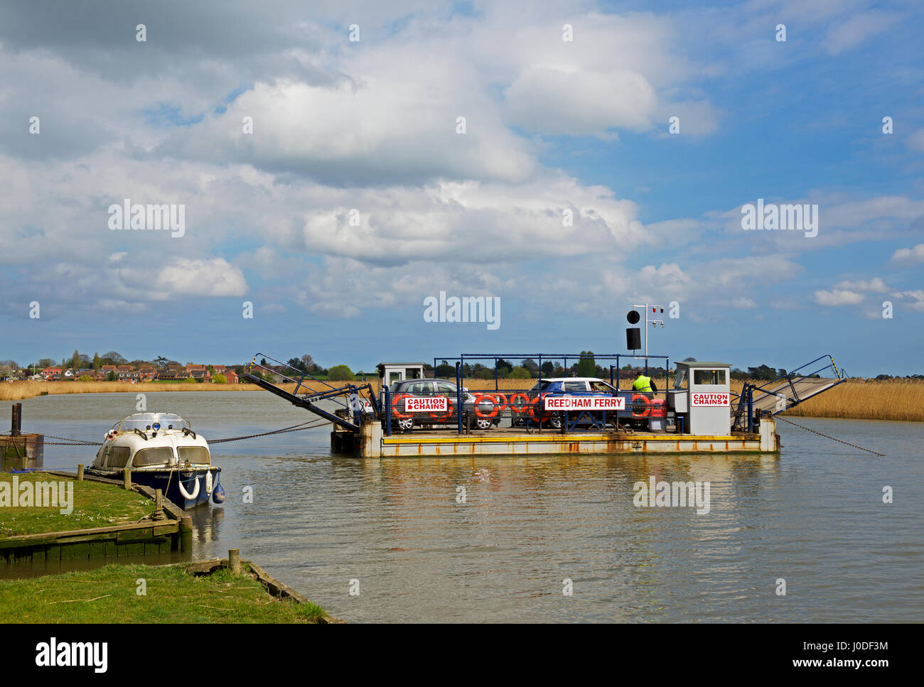 Car-ferry sur la rivière Yare, Reedham, Norfolk, Angleterre, Royaume-Uni Banque D'Images