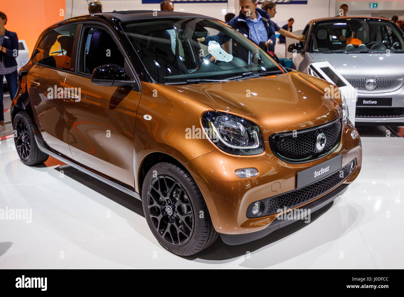 Francfort - le 22 septembre 2015 : La smart fortwo Forfour et lors de la 66ème IAA (Internationale Automobil Ausstellung) le 22 septembre 2015 dans Frankfu Banque D'Images