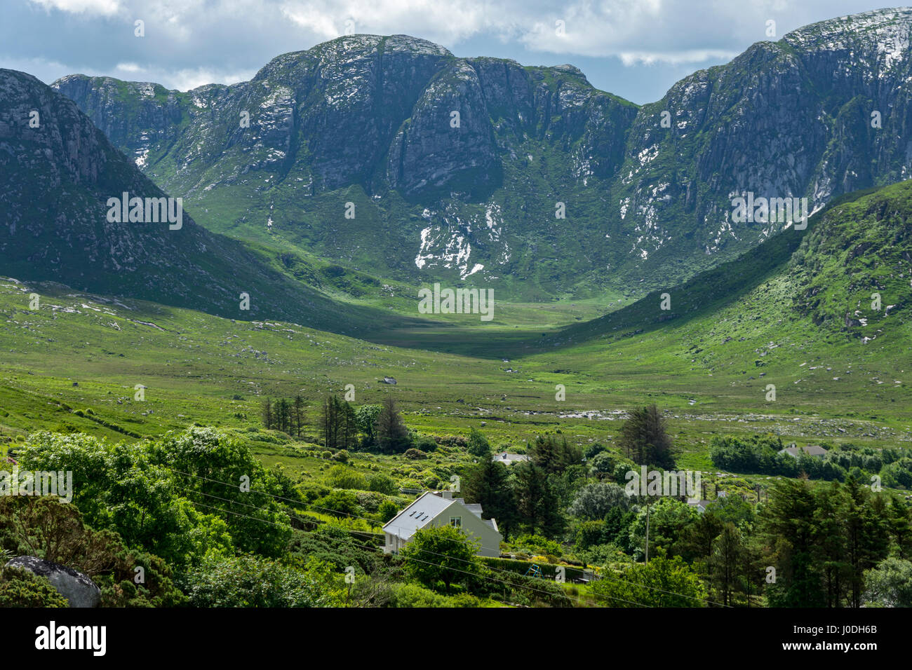 Le pic de Crockfadda et le Glen empoisonné, dans les montagnes près de Renoso Dunlewy, comté de Donegal, Irlande Banque D'Images