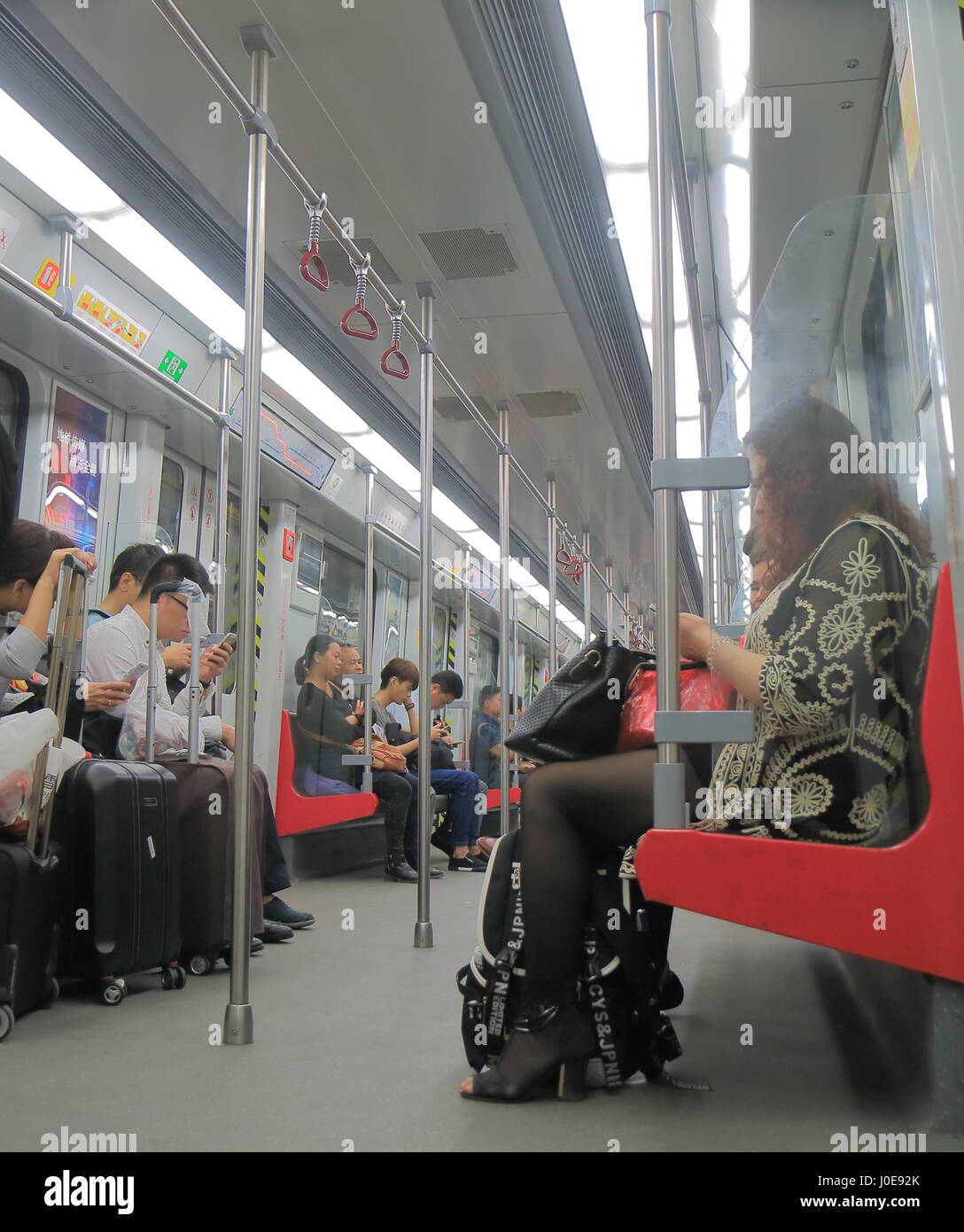 Les gens se déplacent en métro du centre-ville de Guangzhou en Chine. Banque D'Images