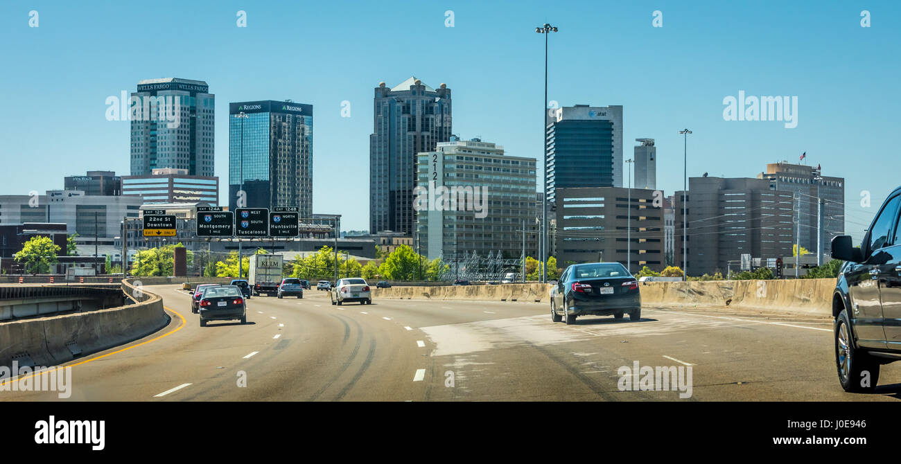 Birmingham, Alabama city skyline à partir de la I-20 près de la centre-ville paysage urbain. (USA) Banque D'Images