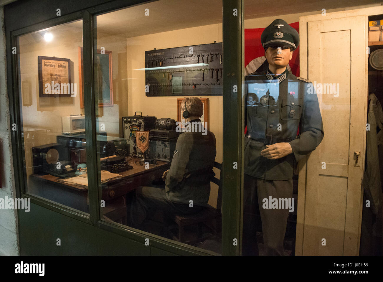 WW11 radio allemande à l'affiche au musée militaire souterrain La Valette à St.Peter Port à Guernesey dans les îles de la Manche, la Grande-Bretagne. L Banque D'Images