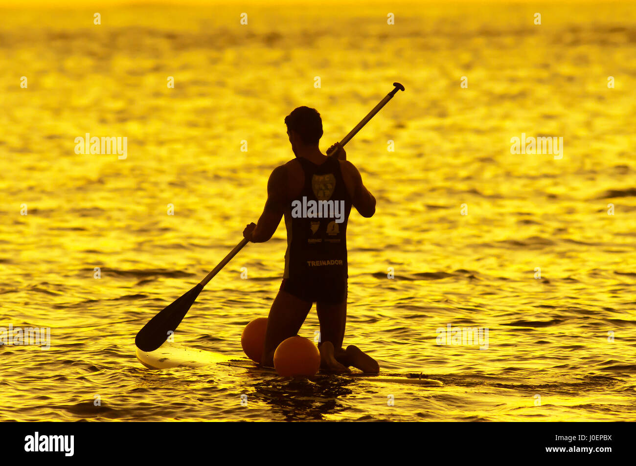 Se lever tôt le matin à la pratique de la plage de Copacabana, Rio de Janeiro, Brésil Banque D'Images