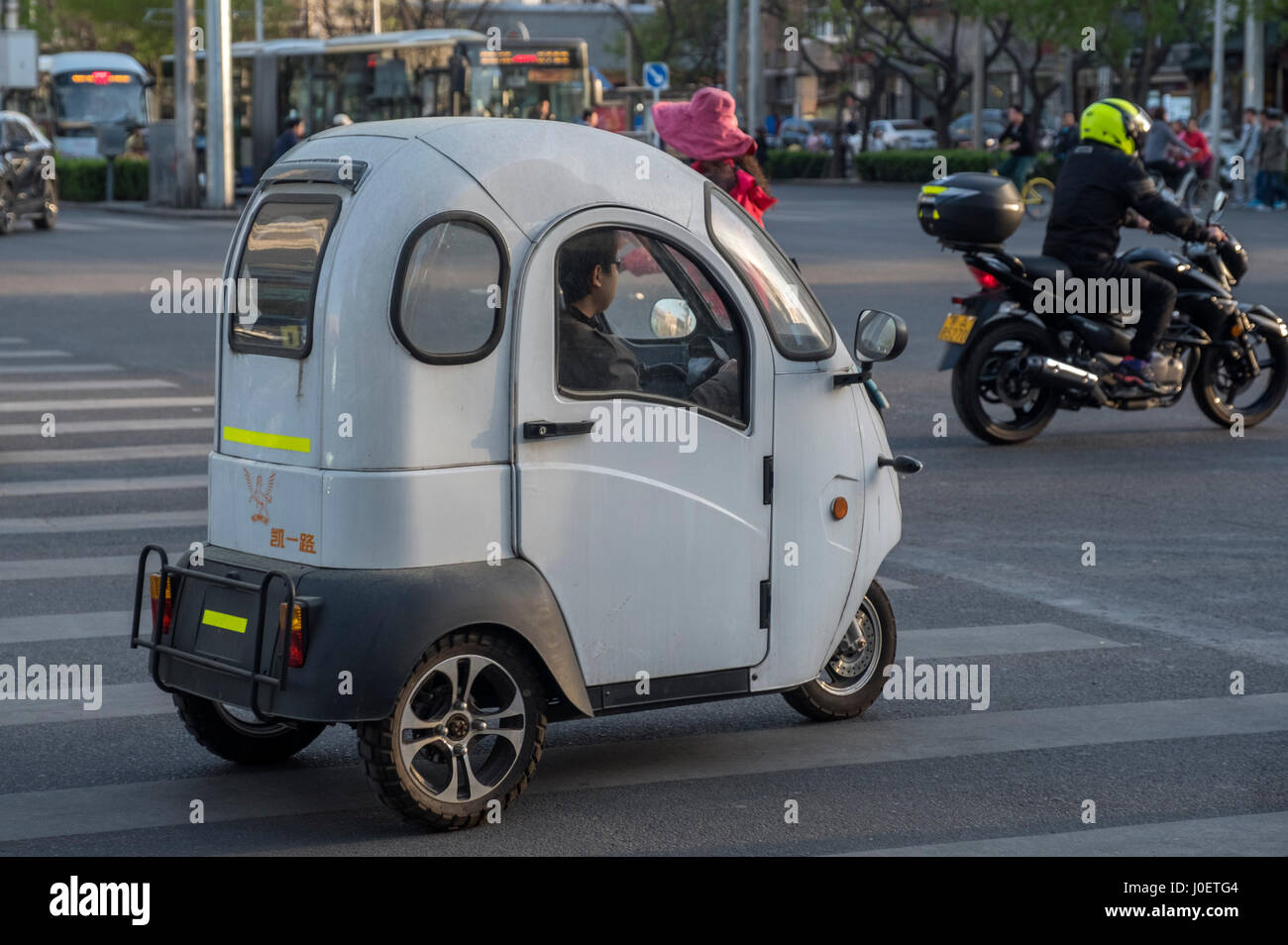 Une mini voiture électrique sans permis est vu à Beijing, Chine. 11-Apr-2017 Banque D'Images