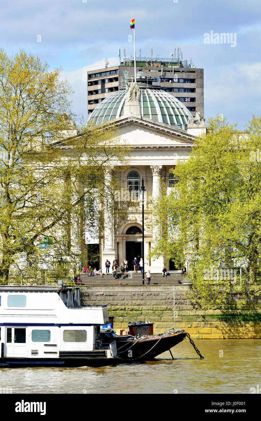 Londres, Angleterre, Royaume-Uni. Galerie d'art Tate Britain vu de l'autre côté de la rivière Thames Banque D'Images