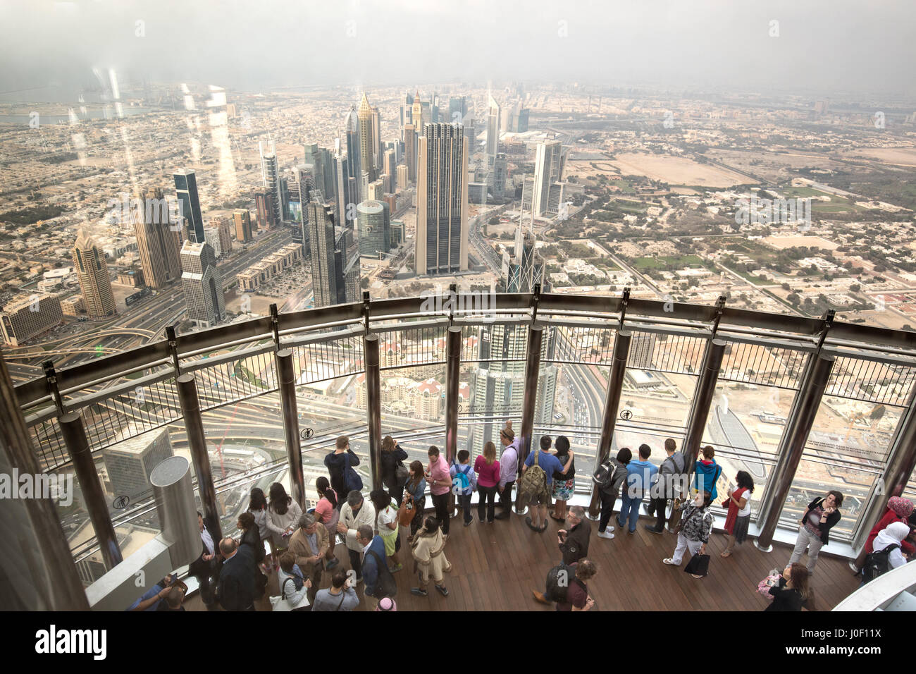 La tour d'observation en haut de la tour Burj Khalifa à Dubaï. Banque D'Images